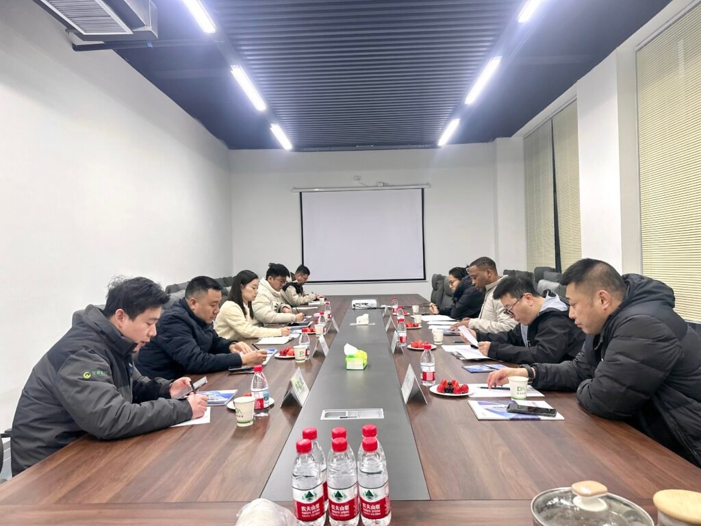 welcome representatives from Russian clients to visit and engage in discussions